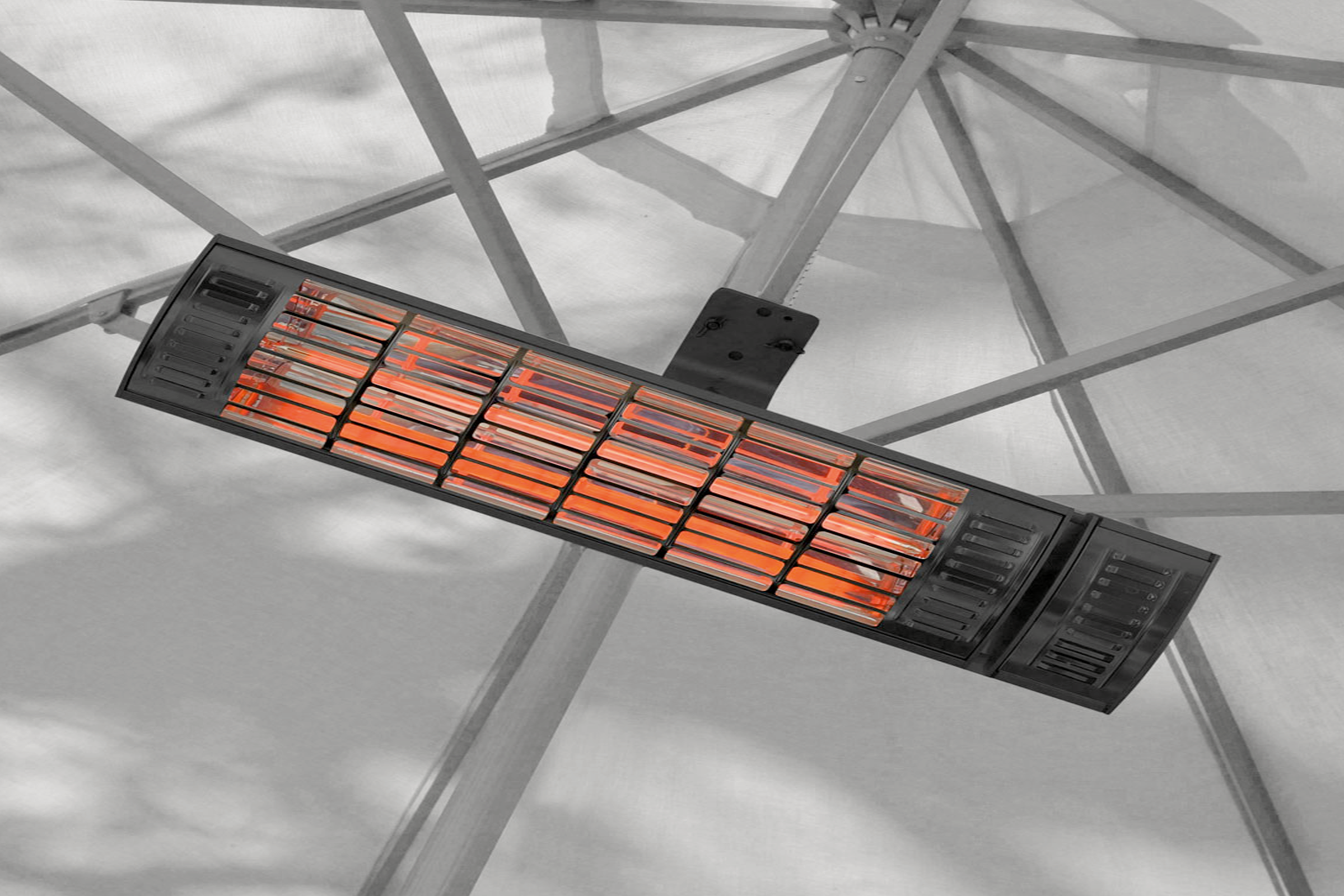 Radiateur infrarouge pour montage sous un parasol