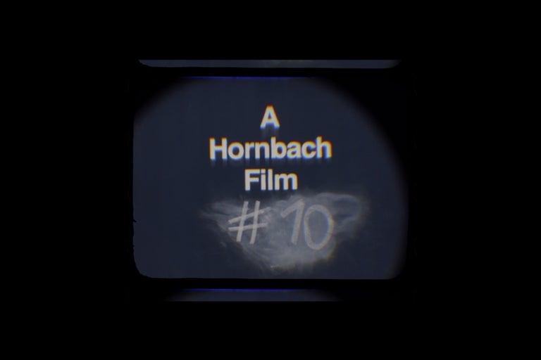 Un film Hornbach numéro dix sur une ancienne pellicule.
Lire la vidéo