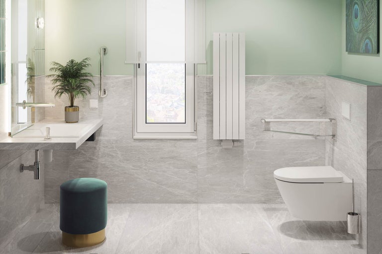 Helles Badezimmer mit Waschtisch, Toilette, Heizkörper und Haltegriffen
