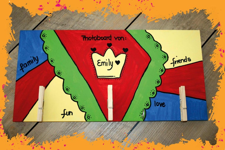 Tableau photo décoratif en bois peint avec les inscriptions famille, amis, plaisir et amour