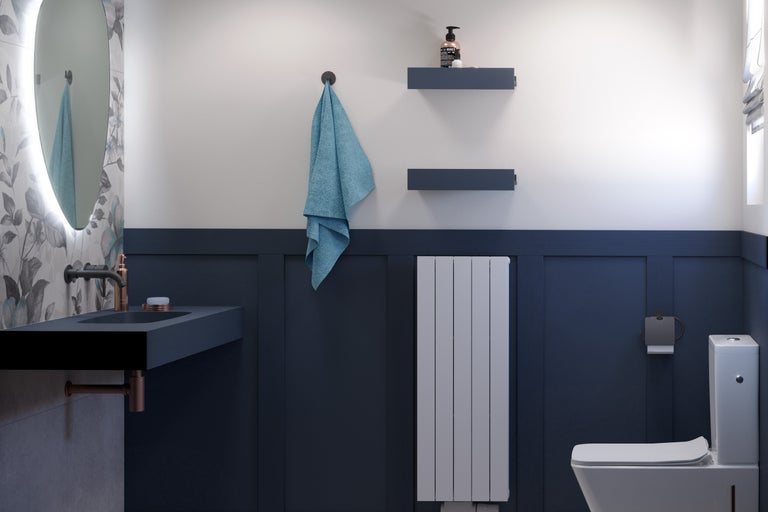 Salle de bain lumineuse avec lavabo, toilettes, serviette et radiateur