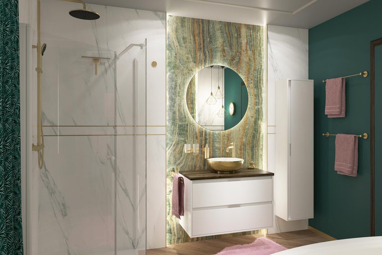 Salle de bain lumineuse avec douche, meuble-lavabo avec miroir et serviettes pour un aménagement moderne.