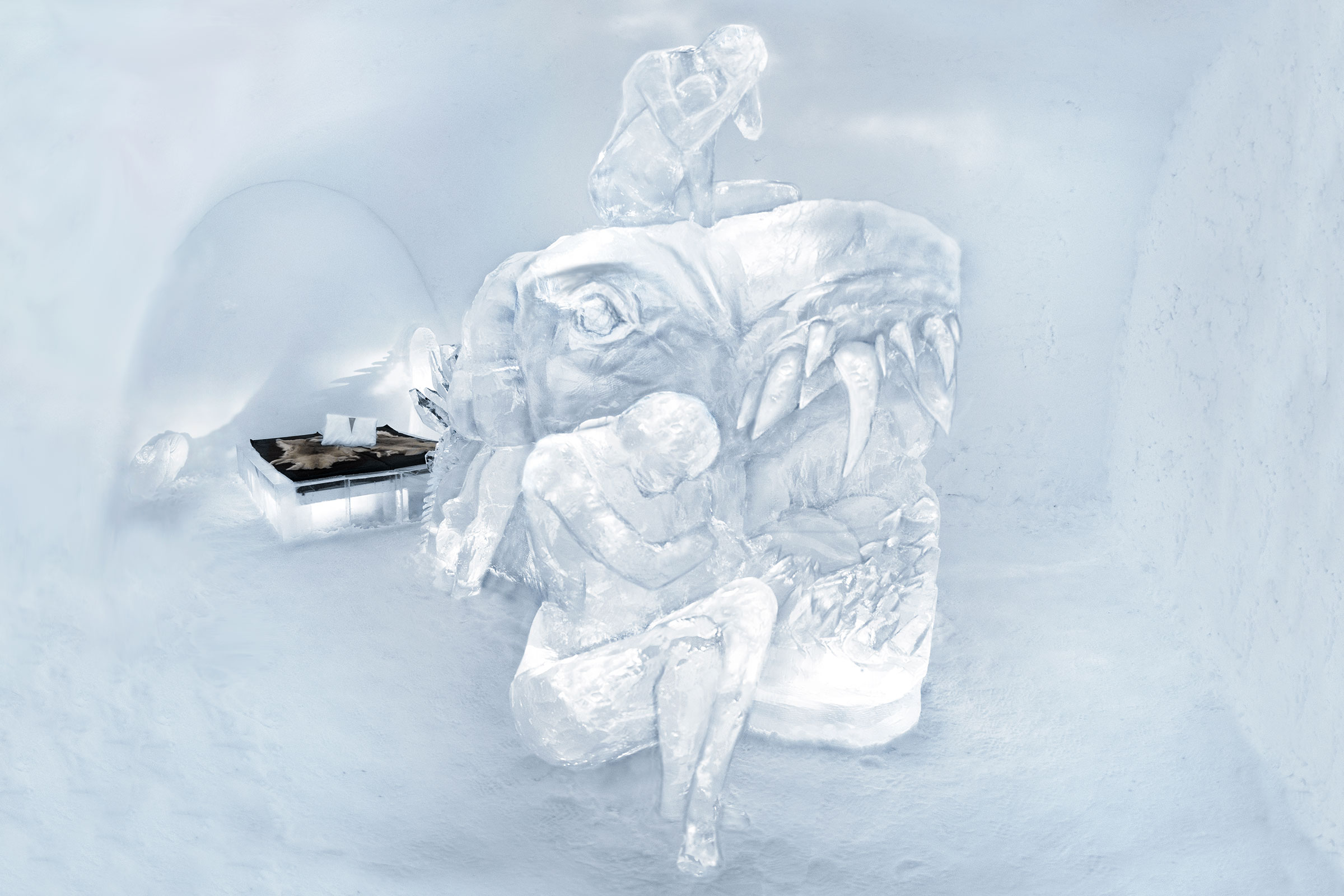 Eis Zimmer mit Eisskulptur und Bett