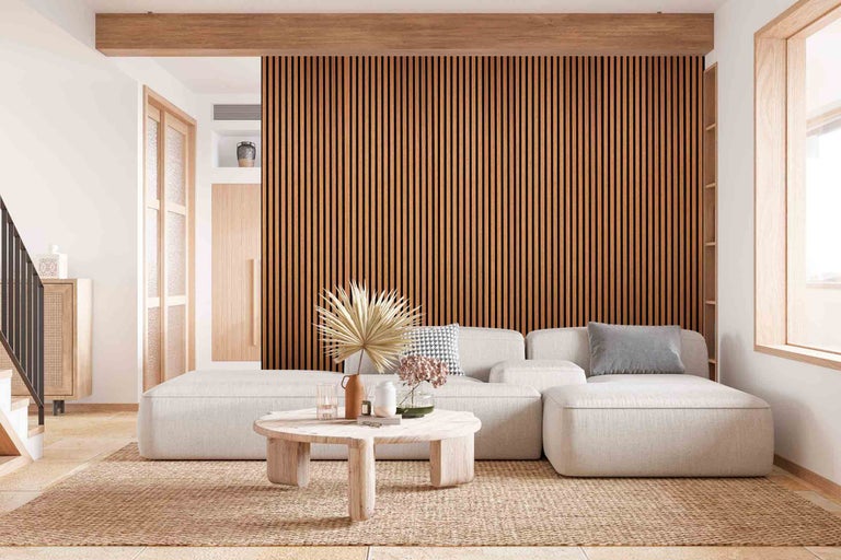 Salon lumineux avec panneaux muraux, canapé et table basse