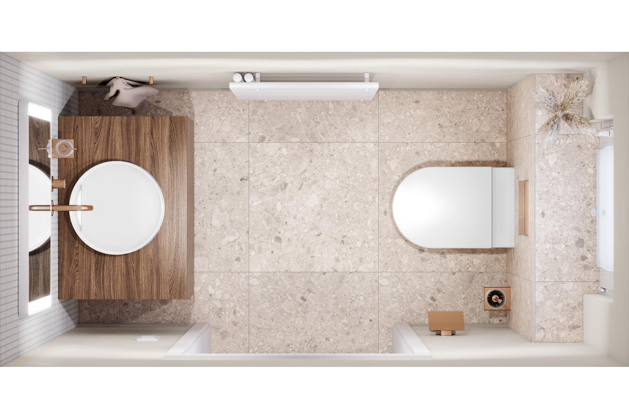 Vue de dessus d'une salle de bains avec meuble sous-vasque en bois, vasque à poser blanche, WC suspendu, robinetterie en bronze et carrelage aspect pierre.