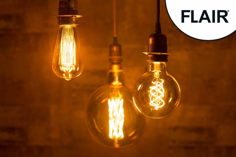 Trois ampoules à filament et logo Flair