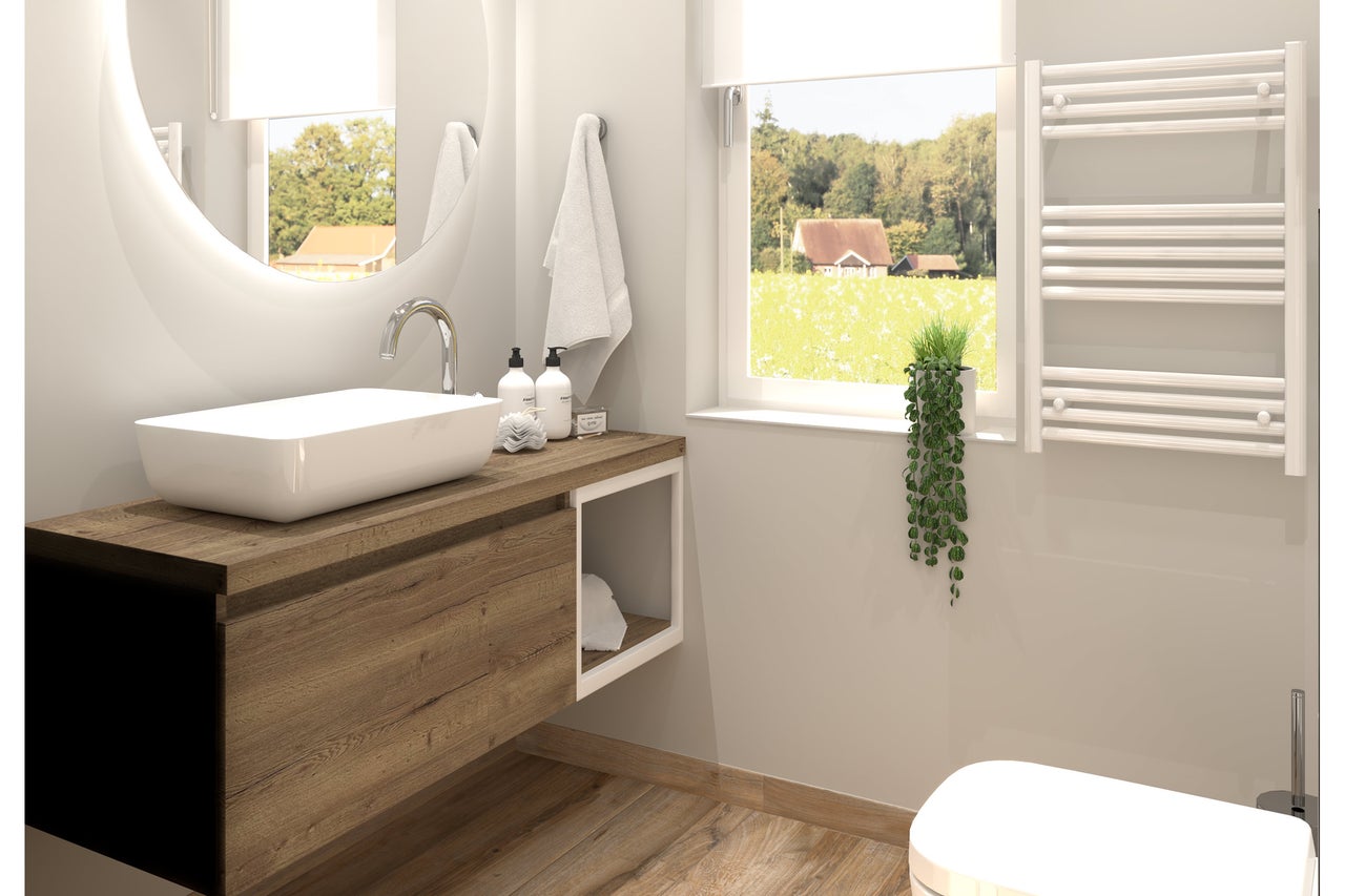 Salle de bains moderne et lumineuse avec une vasque à poser sur un meuble en bois, un miroir rond, un radiateur sèche-serviettes et une fenêtre.