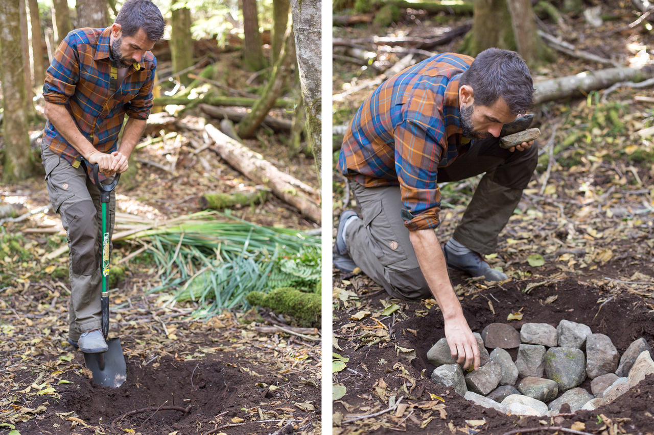 Mann gräbt ein Loch und legt es mit Steinen aus, für ein Bauprojekt im Freien
