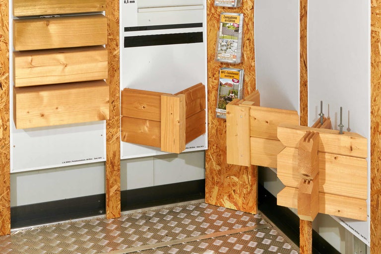 Constructions en bois et matériel d'information dans le magasin Hornbach