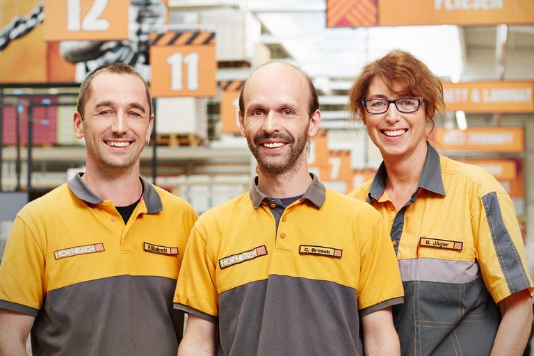 Trois employés Hornbach en vêtements de travail