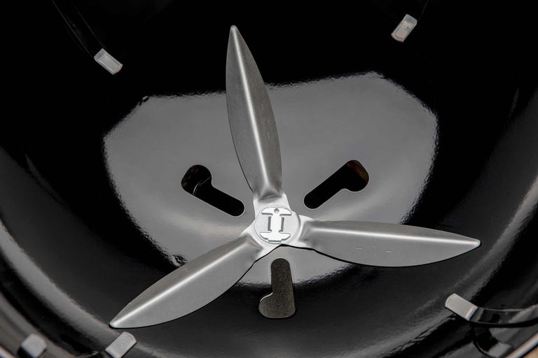 Grillrost mat dräiflügeleg Ventilatiounsscheif