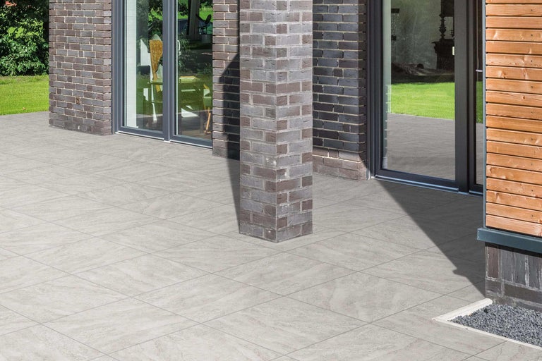 Extérieur avec carrelage et maçonnerie en briques