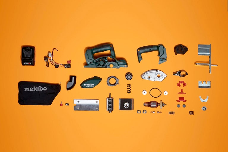 Vue éclatée d'un rabot Metabo avec accessoires.