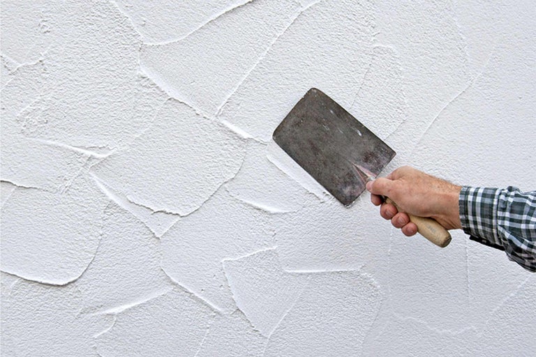 Application d'enduit extérieur à la spatule
