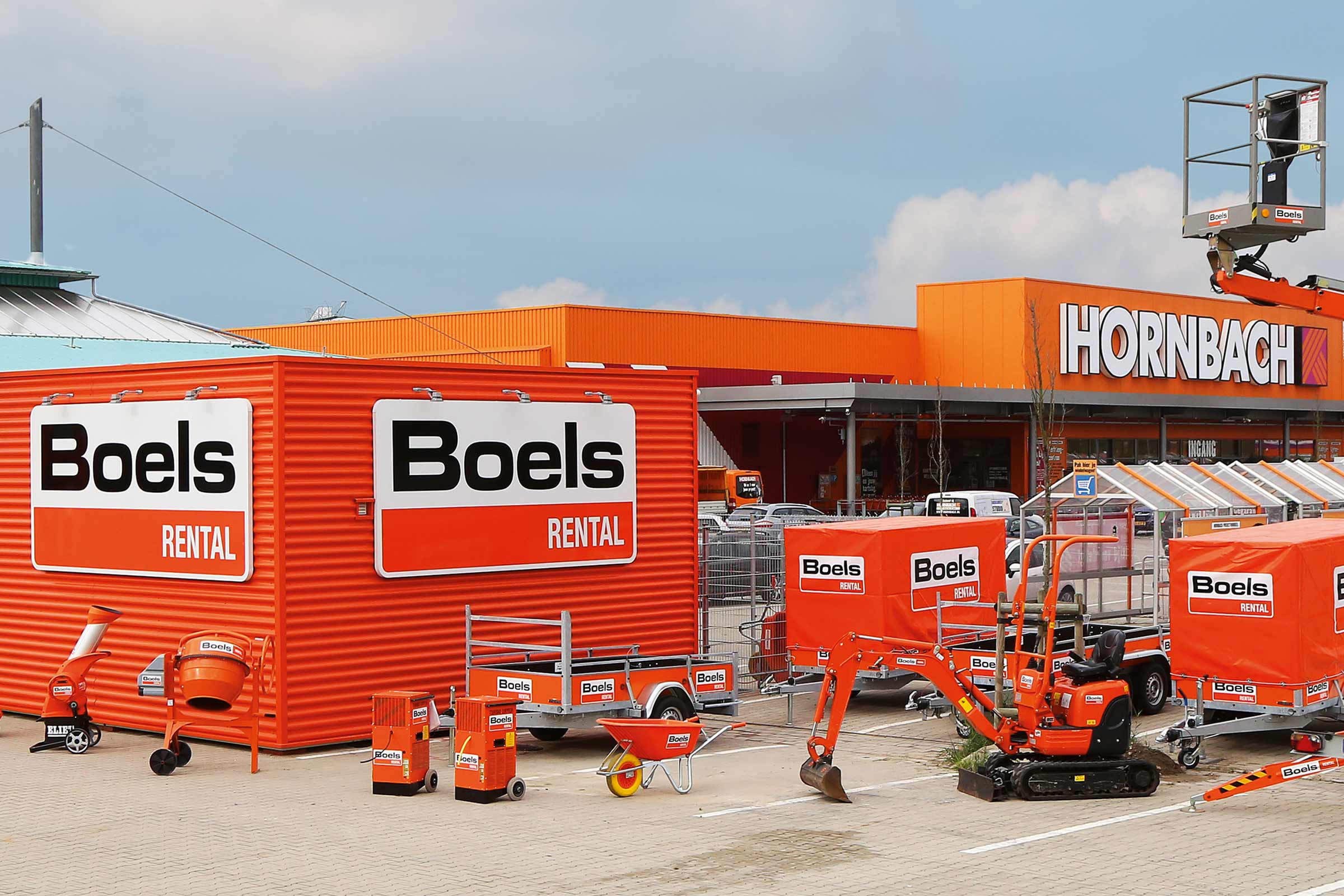 Boels Rental Ausrüstung vor dem Hornbach Markt