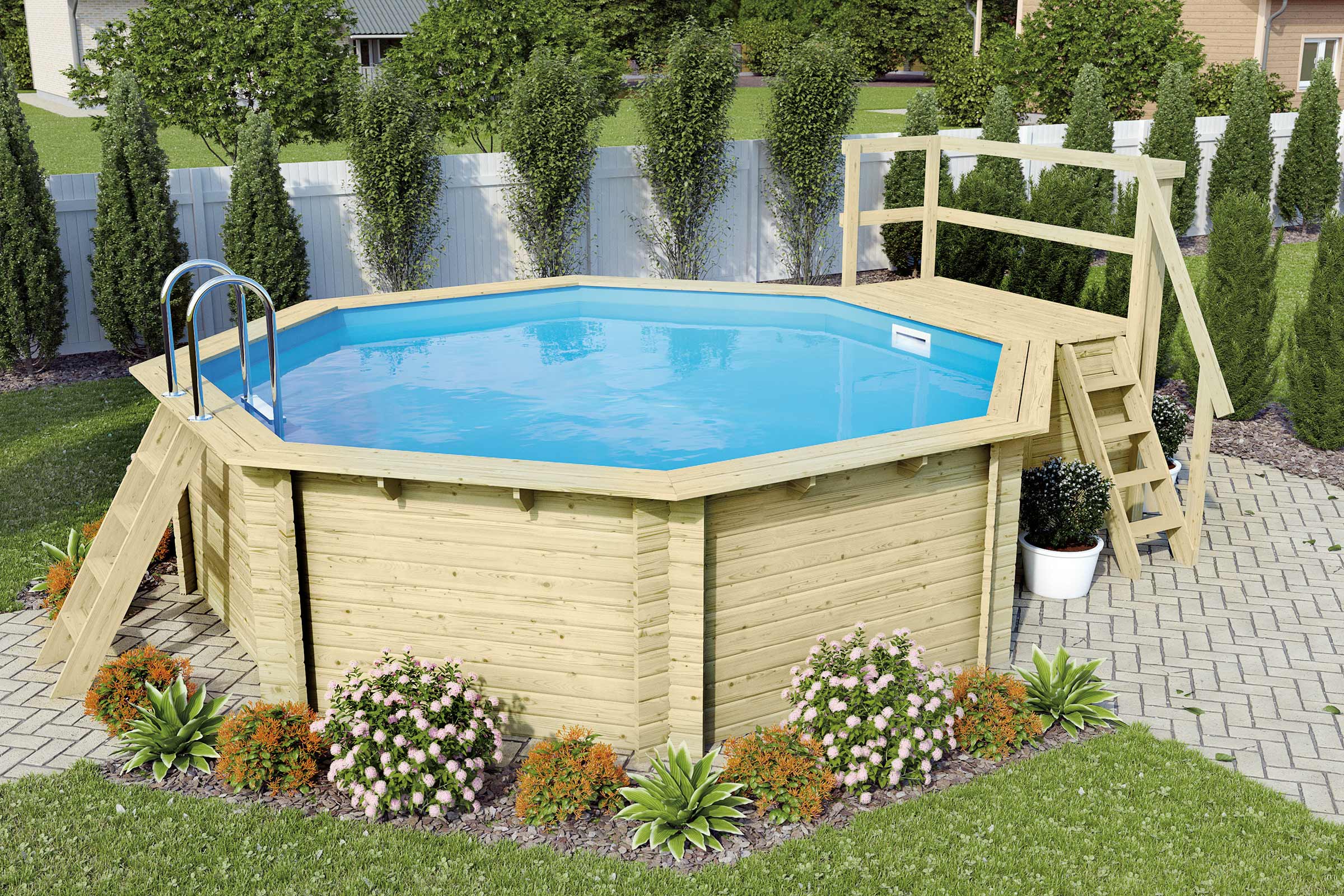 Achtförmiger Holzpool mit Leiter und Deck im Garten.