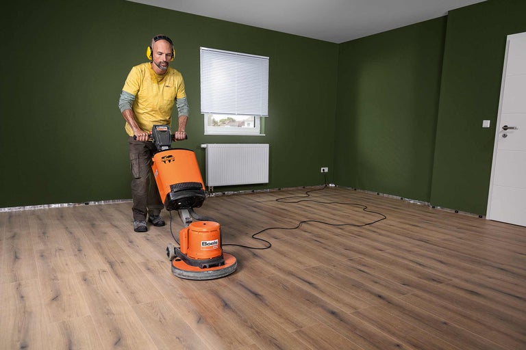 Poncer le parquet
