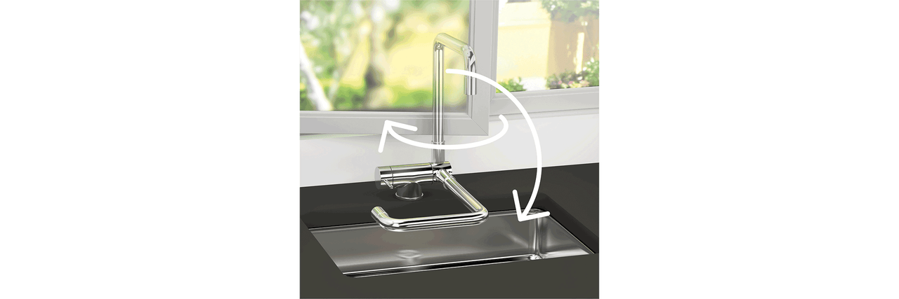Spültischarmatur vor Fenster mit schwenkbarem Auslauf