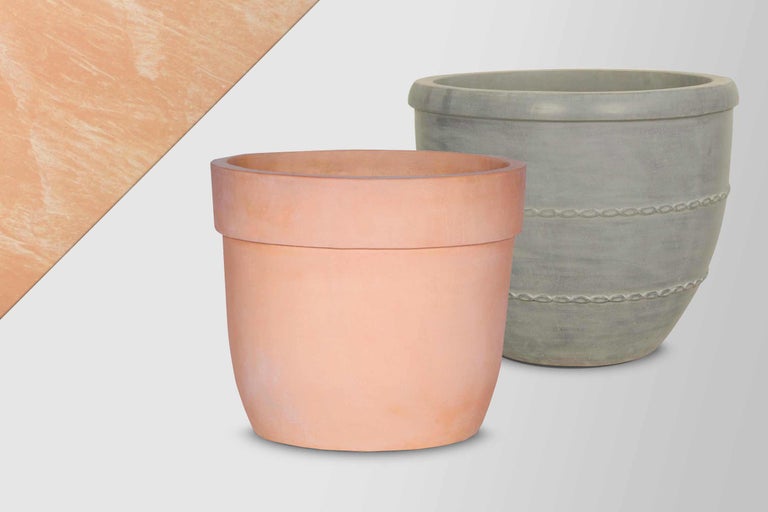 Deux jardinières en terre cuite et en grès