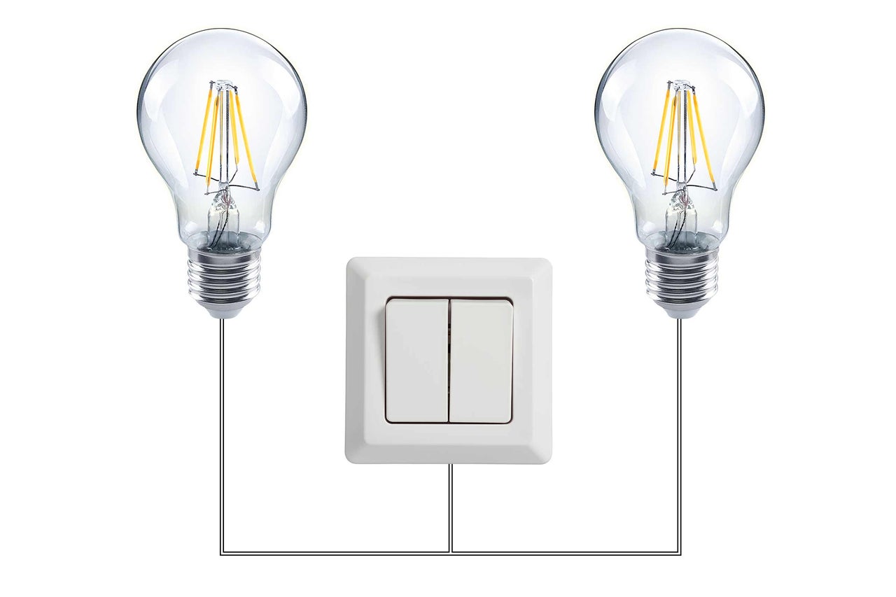 Deux ampoules reliées à un interrupteur
