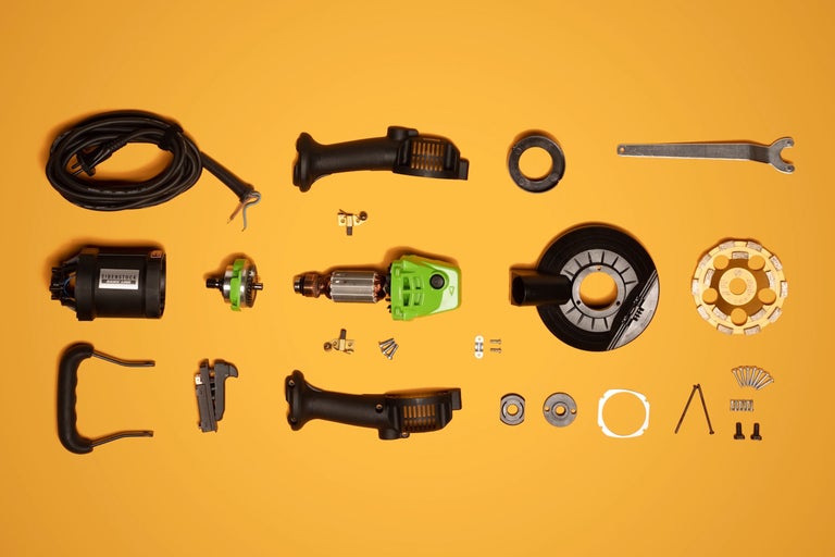 Explosionszeichnung einer Mauernutfräse mit Zubehör