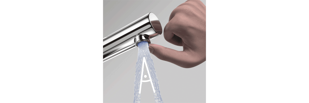 Wasserhahn mit strahlendem Wasser und einem Finger