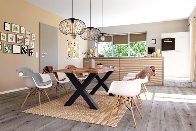 Salle à manger avec table en bois, chaises design et suspensions