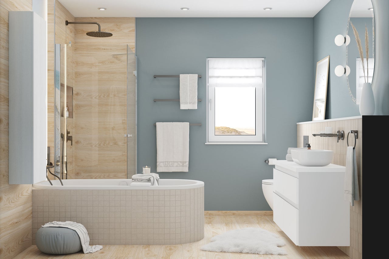 Modernes Badezimmer mit Badewanne, Dusche, weißem Waschtischunterschrank und Wandfliesen in heller Holzoptik.