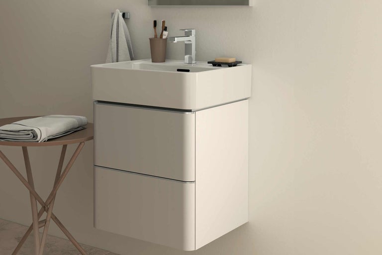 Meuble-lavabo avec meuble bas et deux tiroirs dans la salle de bain