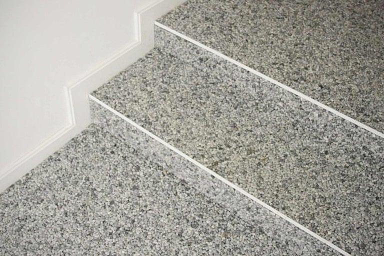 Escalier avec sol en terrazzo