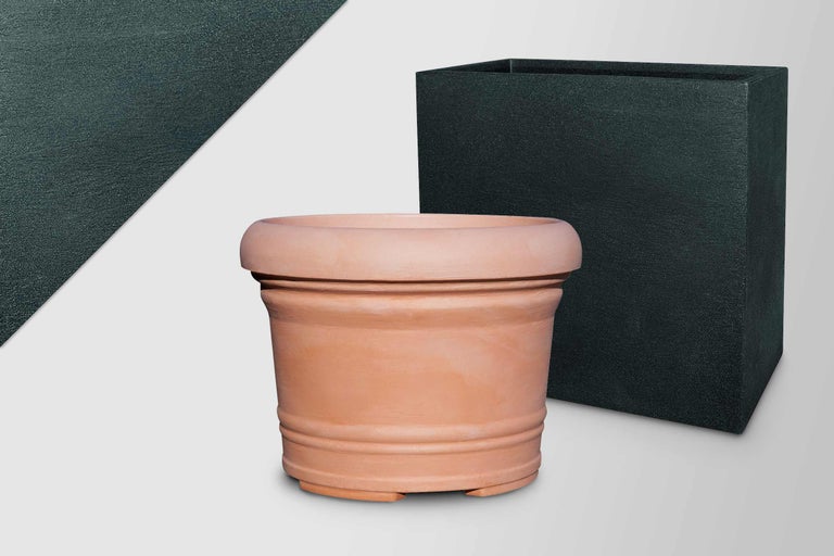 Pot de fleurs en terre cuite et jardinière carrée