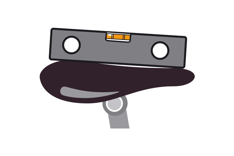 Wasserwaage liegt auf einem Fahrradsattel