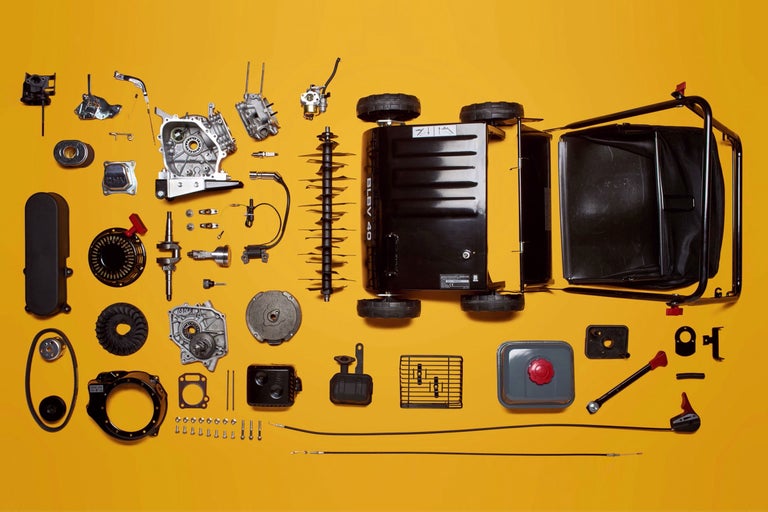 Explosionszeichnung eines Rasenlüfters mit verschiedenen Bauteilen