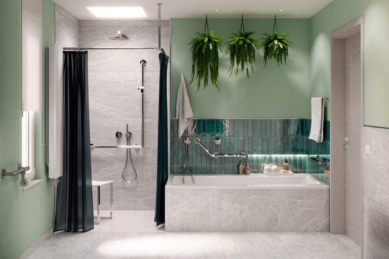 Barrierefreies Badezimmer mit Badewanne, Dusche und Haltegriffen