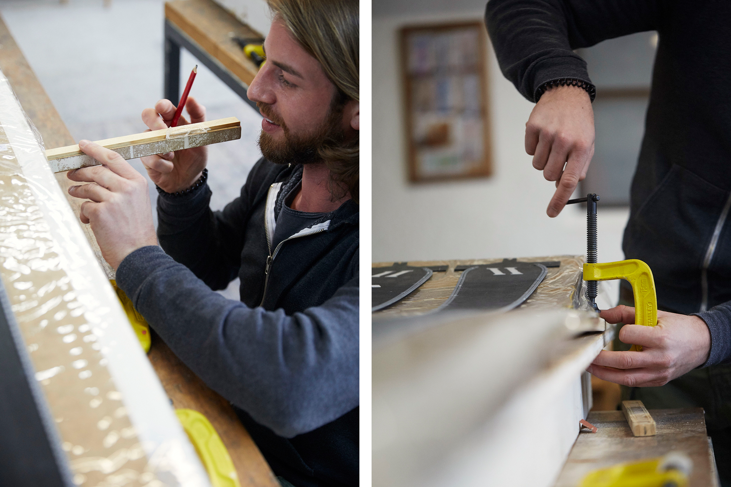 Ein Mann markiert mit einem Bleistift Holz. Eine gelbe Schraubzwinge fixiert ein Werkstück.