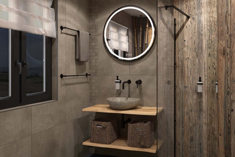Salle de bains moderne avec miroir LED rond, vasque à poser en pierre sur des étagères en bois, robinetterie murale et carrelage aspect pierre.