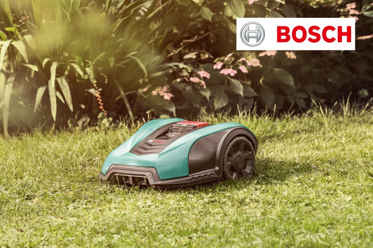 Bosch Logo mit Mähroboter auf Rasen