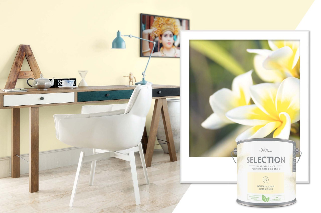 Bureau lumineux avec bureau, chaise et pot de peinture murale Style Color Selection Jasmin indien.