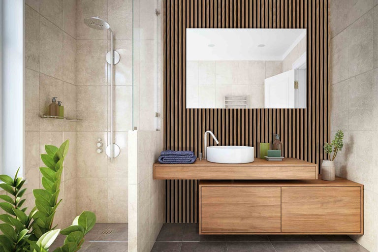 Salle de bain moderne avec douche, lavabo et lambris en bois