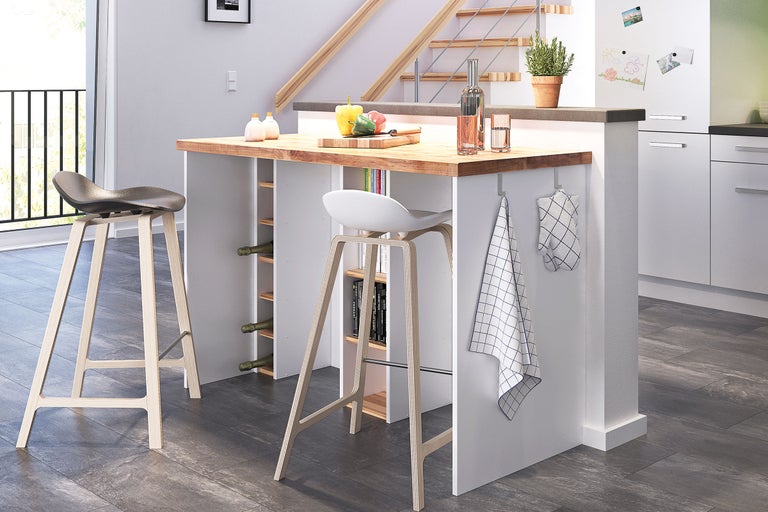 Kücheninsel mit Barhockern, Regalen und Dekoration in modernem Design