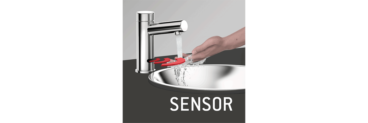 Robinet sans contact avec capteur au-dessus d'un lavabo