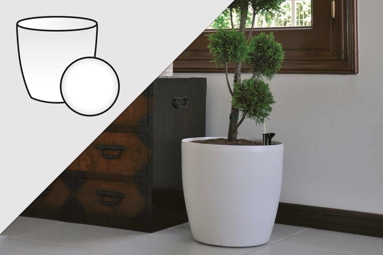 Pot de fleurs blanc avec système d'irrigation et plante