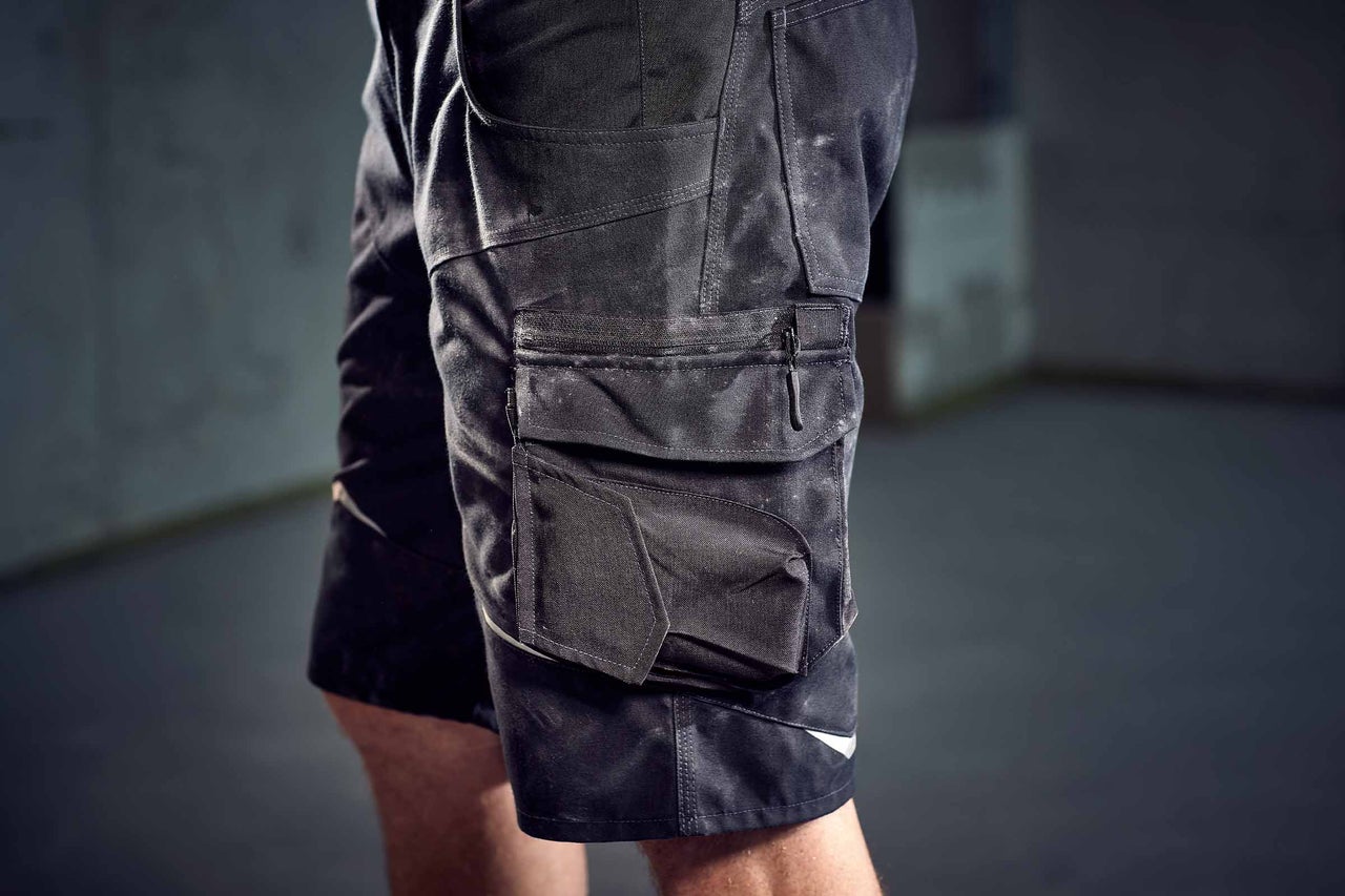 Nahaufnahme von Arbeitsshorts mit mehreren Taschen