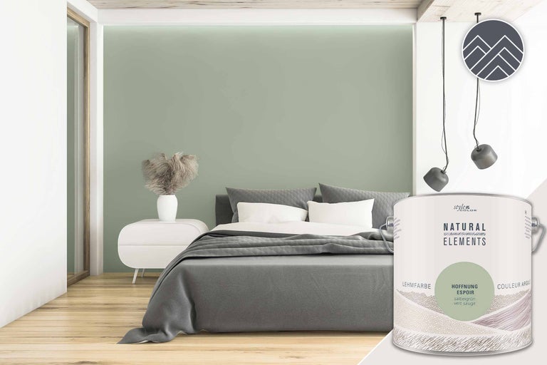 Chambre avec peinture à l'argile vert sauge et pot de peinture