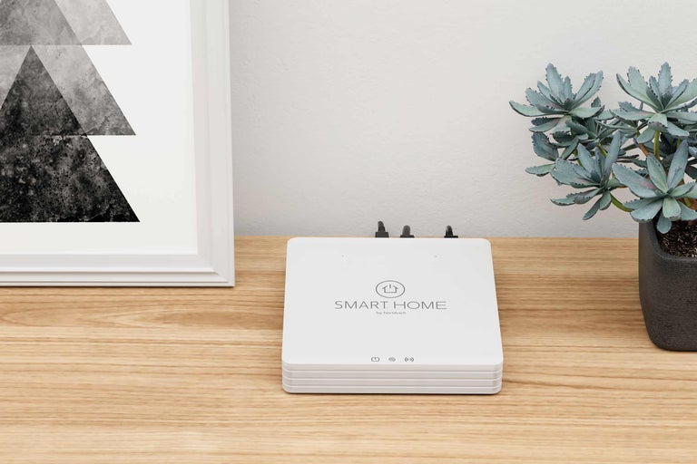 Centrale Smart Home de Hornbach sur une table