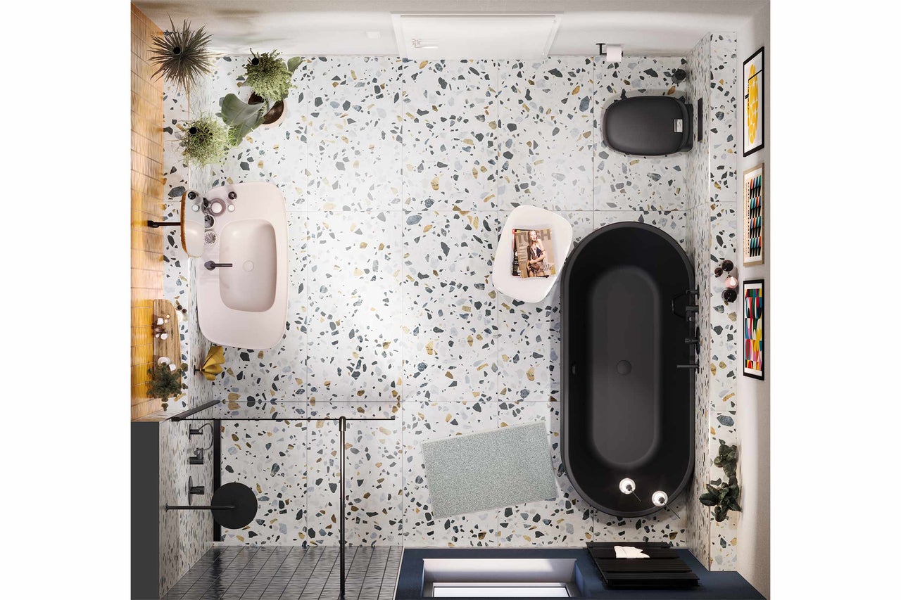 Vue plongeante d'une salle de bains avec baignoire, lavabo, toilettes et carrelage