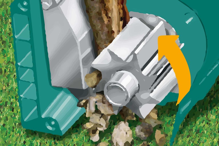 Gros plan d'un broyeur de jardin en action