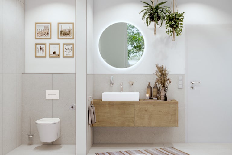 Modernes Badezimmer mit Waschtisch, Spiegel, Toilette und Dekoration