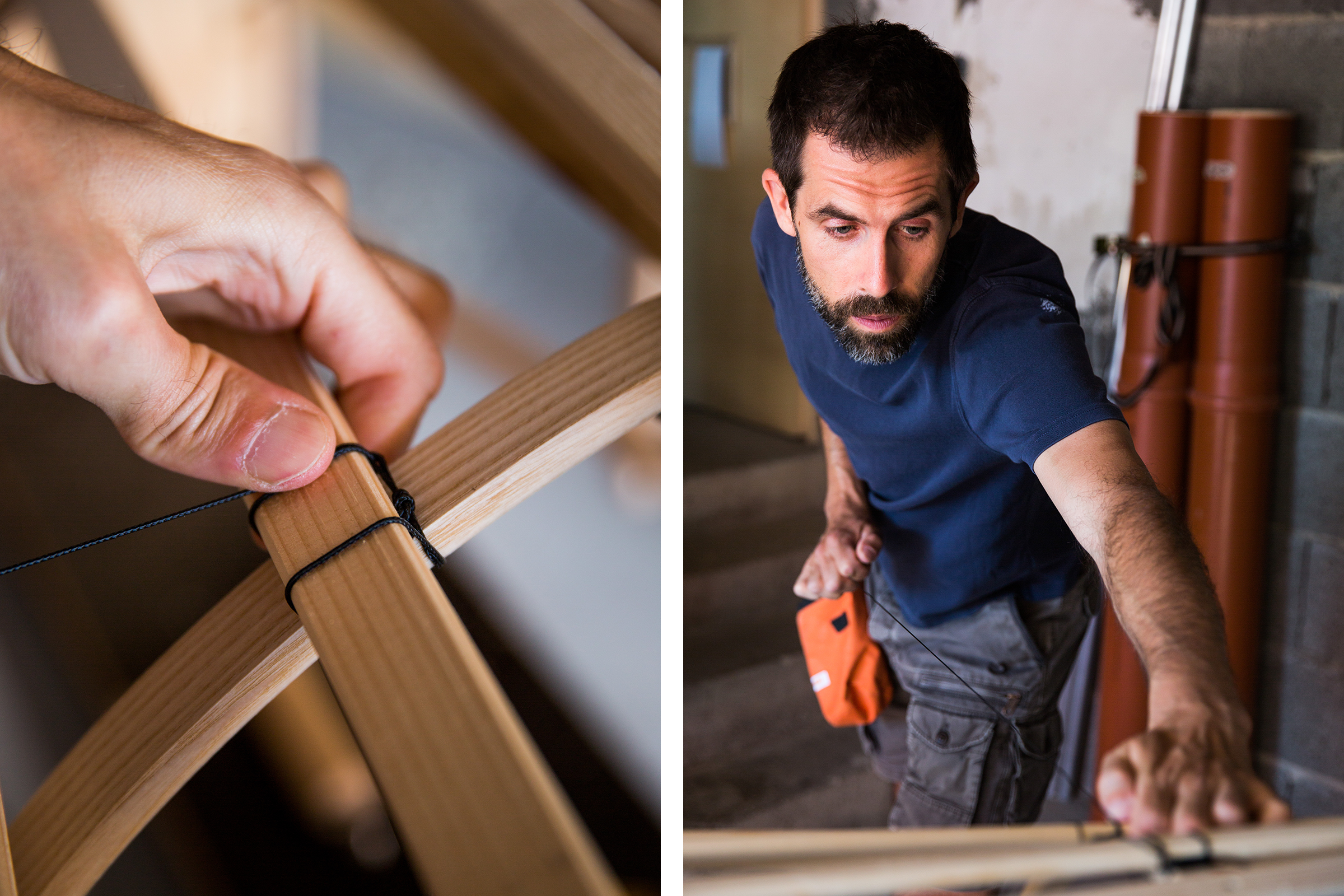 Mann spannt eine Holzkonstruktion mit einer Richtschnur