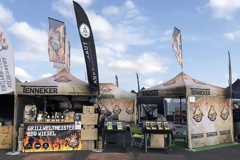 Stand de marché avec barbecues et accessoires Tenneker